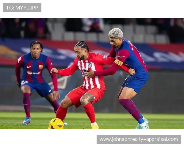 居莱尔与哈维·西蒙斯:新星崛起路径及场上角色差异解析 居莱尔与哈维·西蒙斯:新星崛起路径及场上角色差异解析