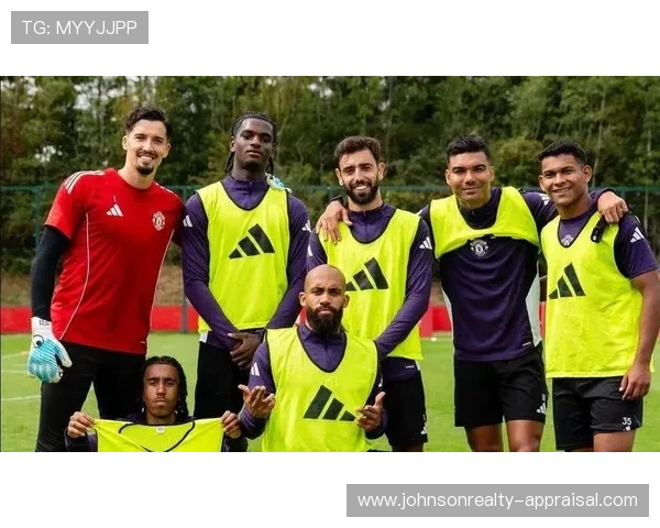 曼联更衣室矛盾再度曝光，内部稳定性承压或将影响后续关键战